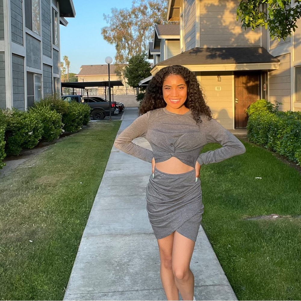 Amazon Dress - Picture 2 of 6